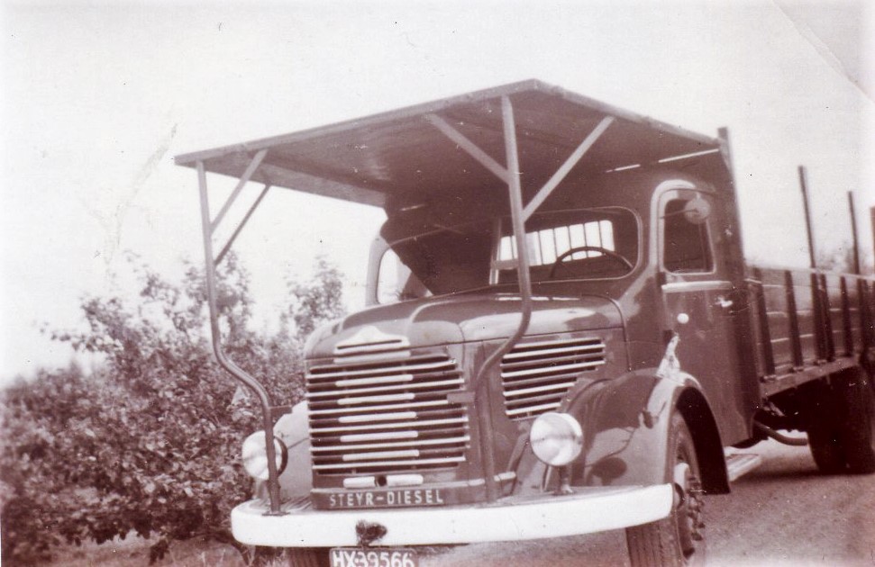 Afbeelding met buiten, vrachtwagen, oud, transport

Automatisch gegenereerde beschrijving